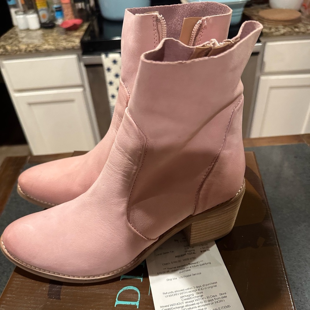 Diba True Light Pink Boots - Size 8.5 - Nubuck/Leather - SO CUTE - Brand NEW